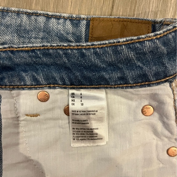 Distressed denim shorts size US 6 - Picture 6 of 8